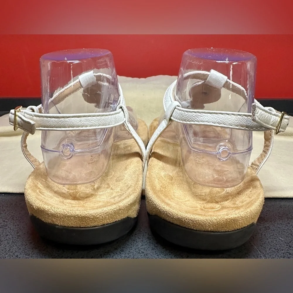 Vionic Leather Toe Post Slingback Sandals with Metallic Medallions Women’s Sz 10